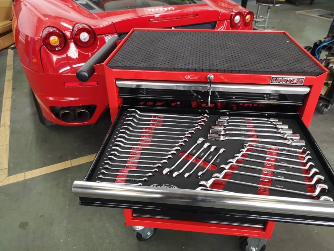 15 Automotive Tools Every Do It Yourself Auto Mechanic Requirements in His Tool Box